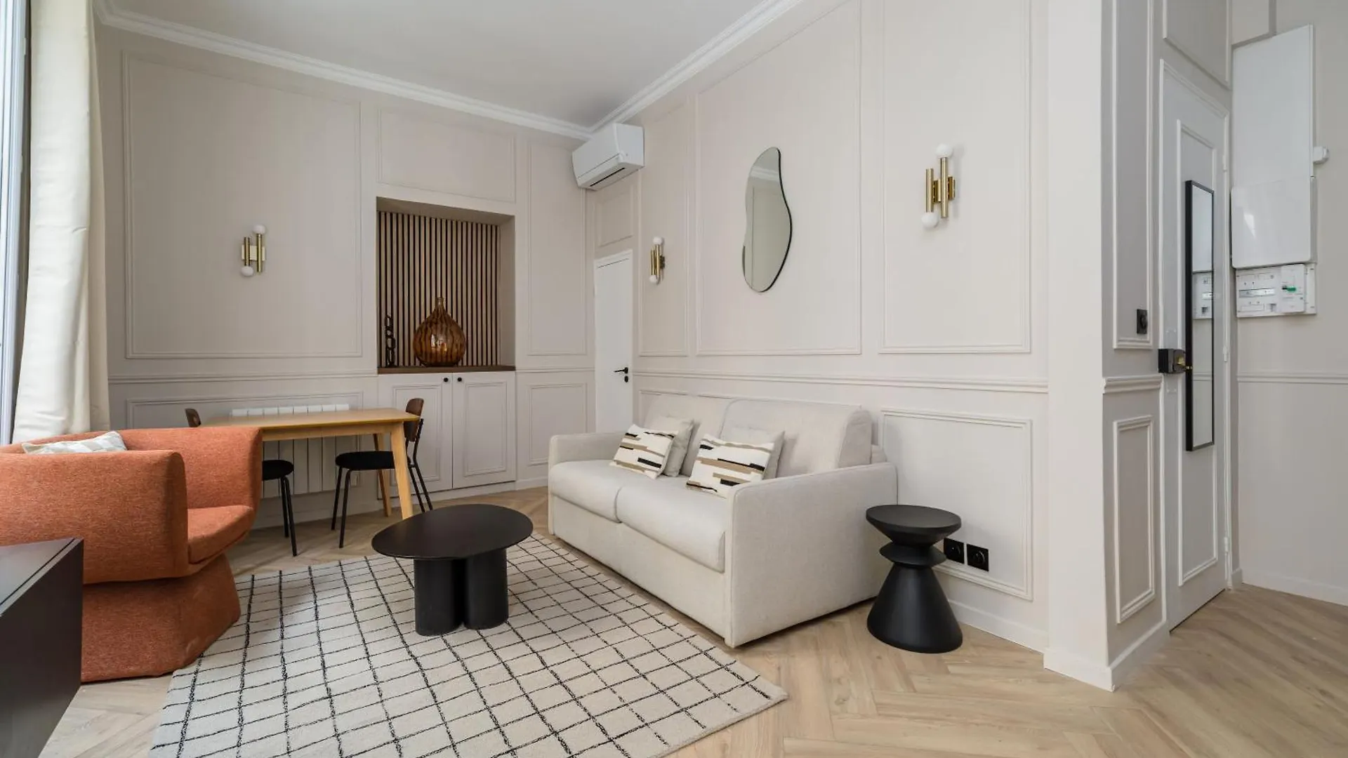Apartment Poetic - Opera