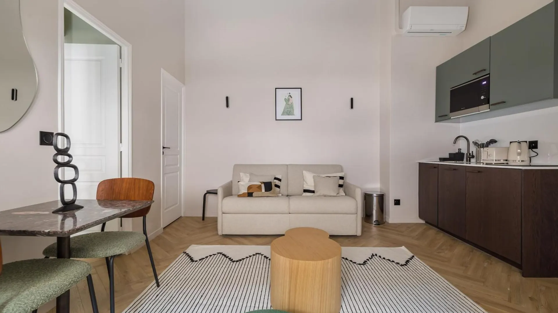 Apartment Poetic - Opera