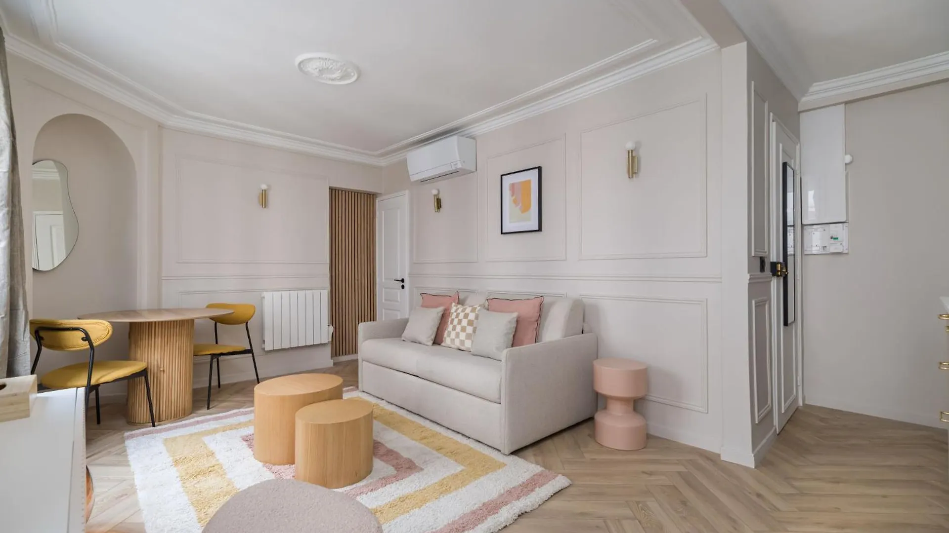Apartment Poetic - Opera *