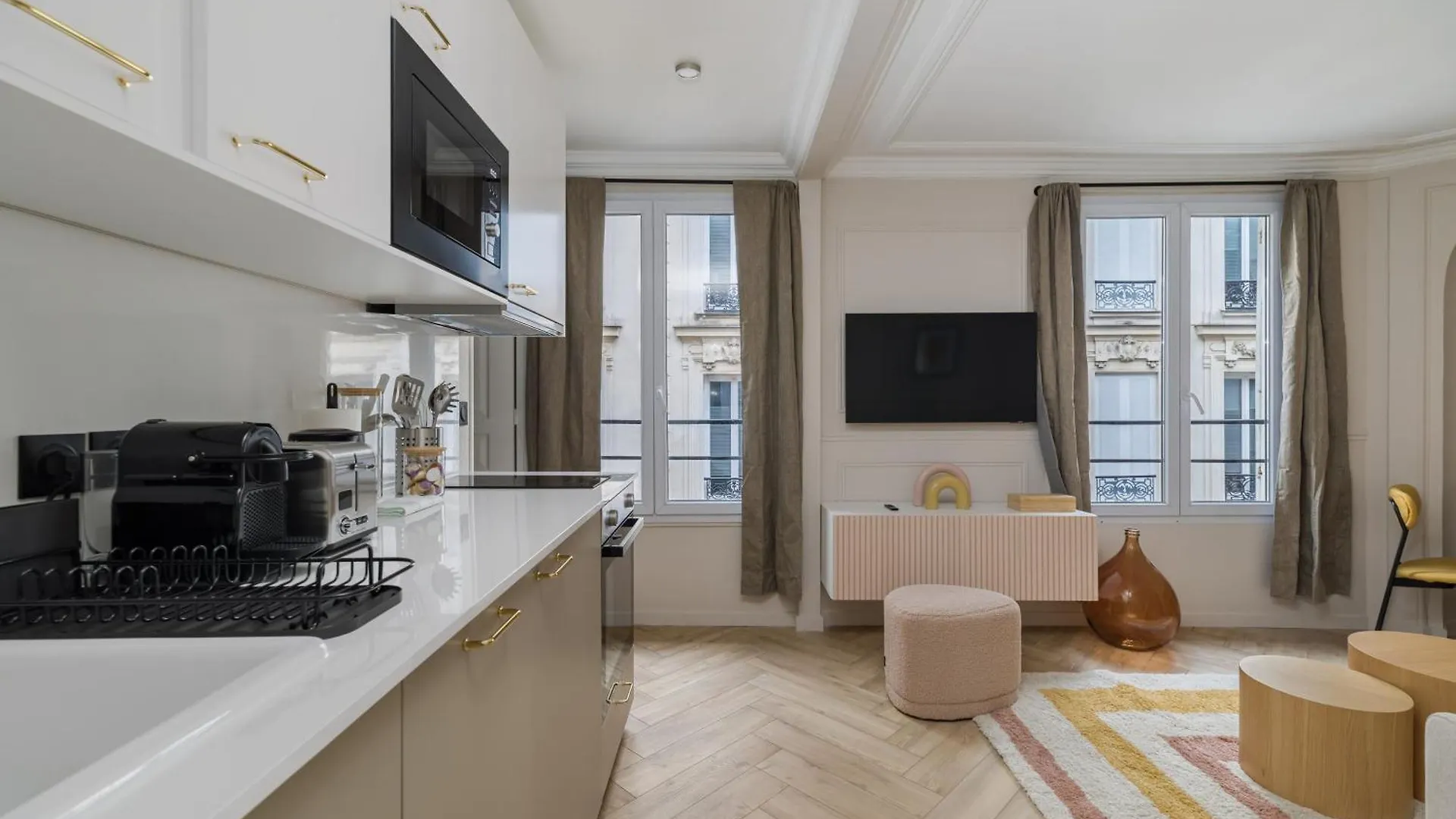 Apartment Poetic - Opera *