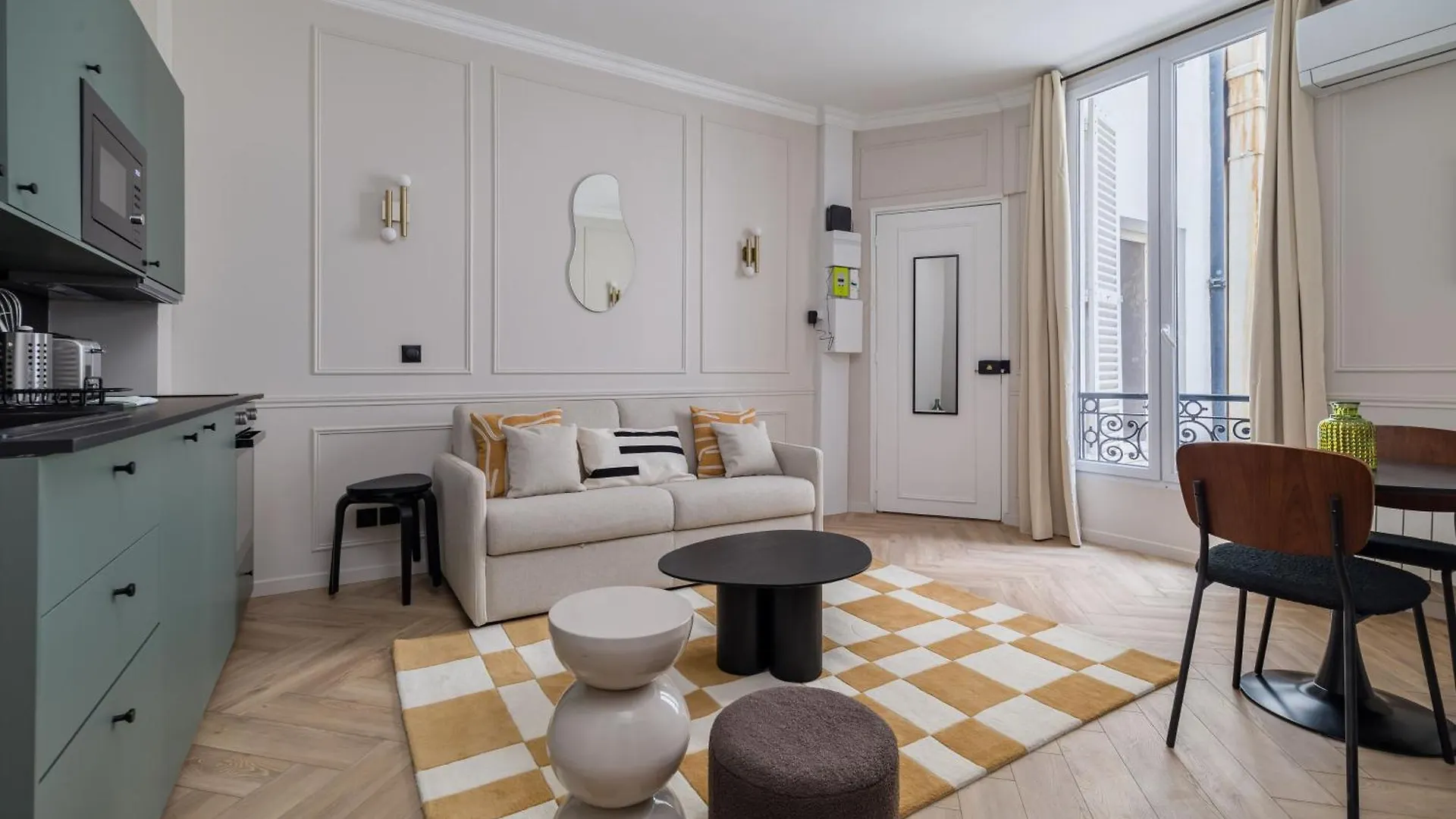 Apartment Poetic - Opera *