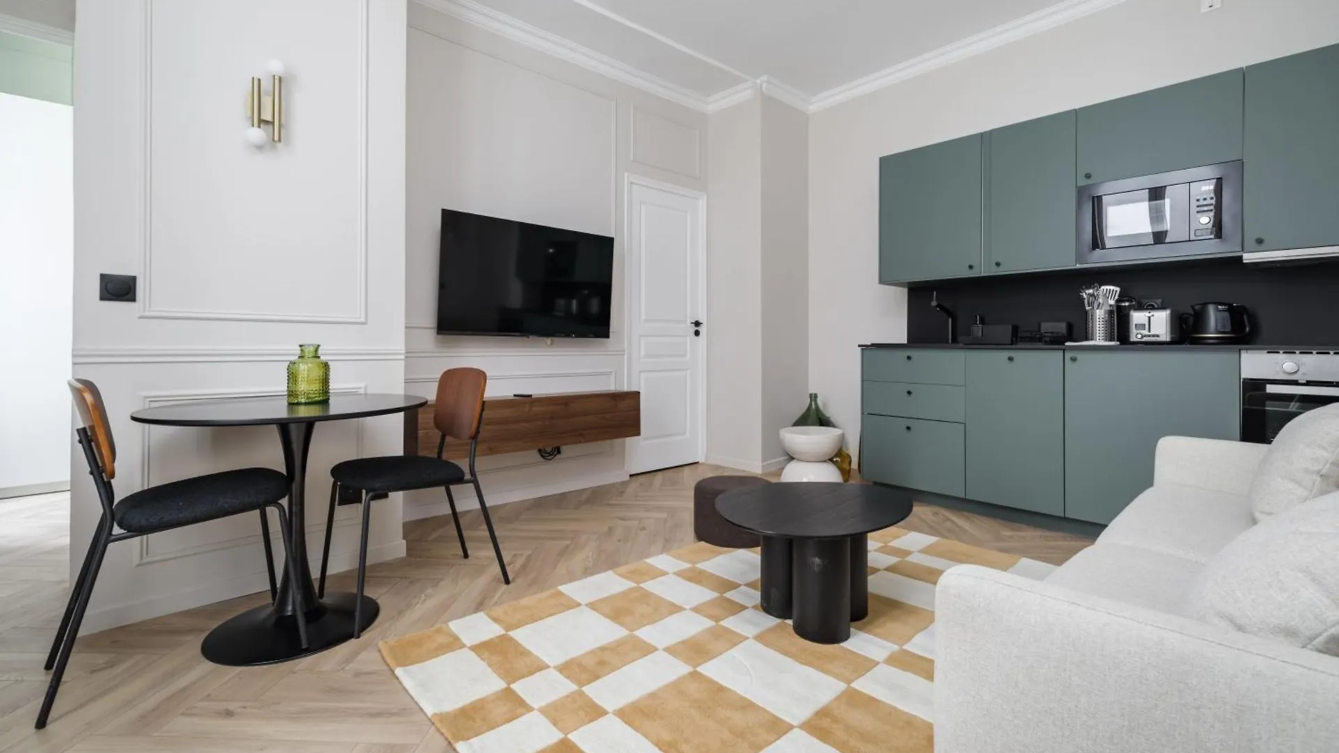 Apartment Poetic - Opera *